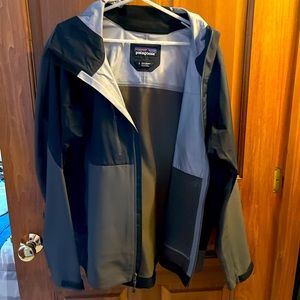 Men’s Patagonia Large Rain Jacket